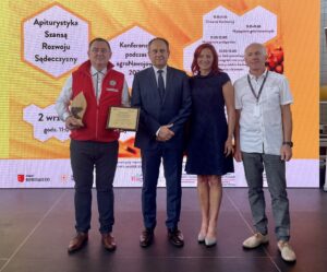 Read more about the article SĄDECKI LAUR TURYSTYCZNY DLA KRZYSZTOFA JANKOWSKIEGO <BR>NAGRODA STAROSTY NOWOSĄDECKIEGO DLA JOLANTY AUGUSTYŃSKIEJ