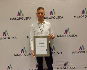 Read more about the article DARIUSZ TAMBOR WYRÓŻNIONY DYPLOMEM MARSZAŁKA WOJEWÓDZTWA MAŁOPOLSKIEGO